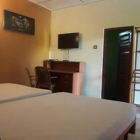 Hansika Guest Inn Buttala Bagian luar foto
