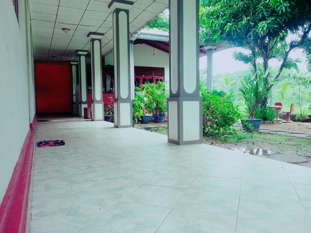 Hansika Guest Inn Buttala Bagian luar foto