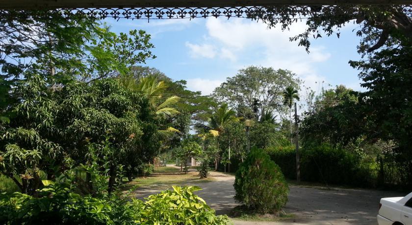 Hansika Guest Inn Buttala Bagian luar foto