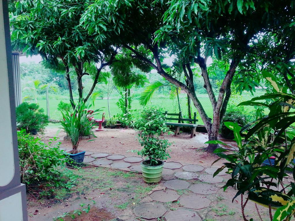 Hansika Guest Inn Buttala Bagian luar foto