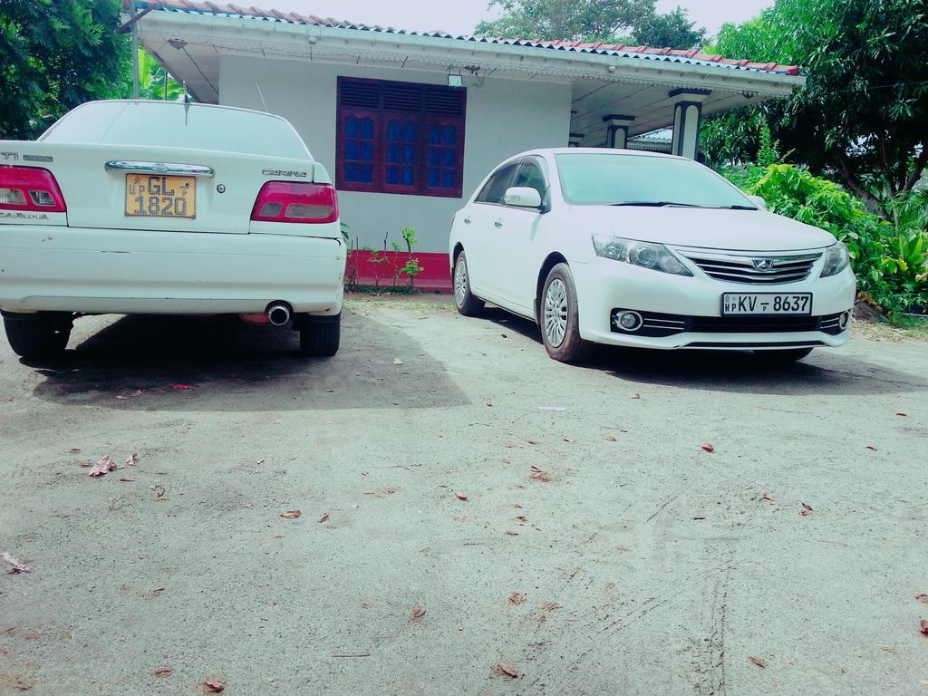 Hansika Guest Inn Buttala Bagian luar foto
