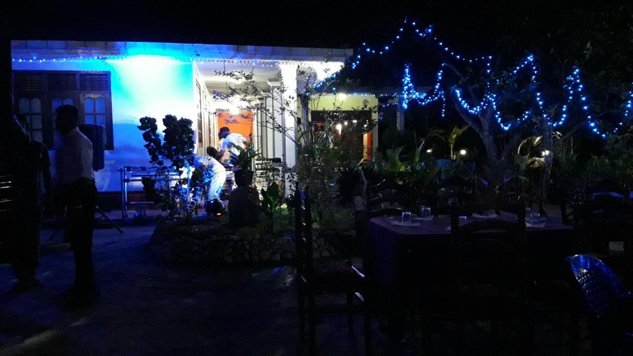 Hansika Guest Inn Buttala Bagian luar foto